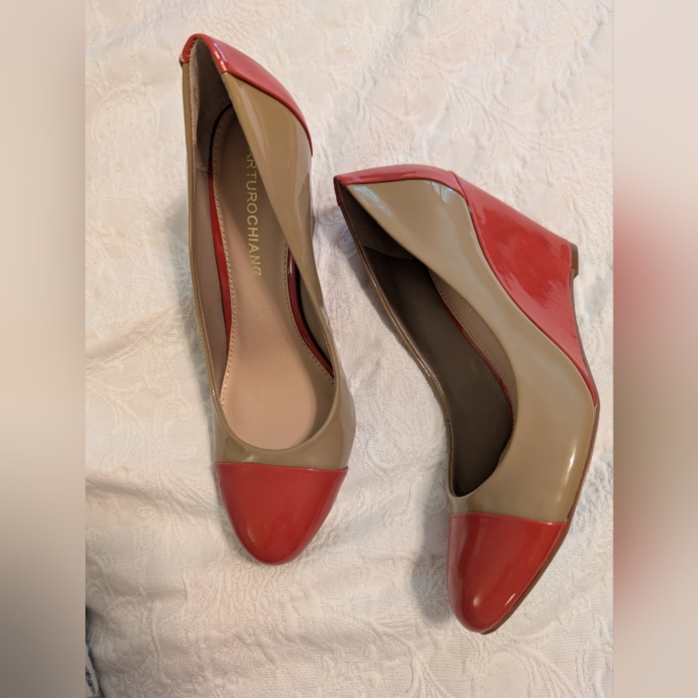 Arturo Chiang Glossy Red and Tan Wedges